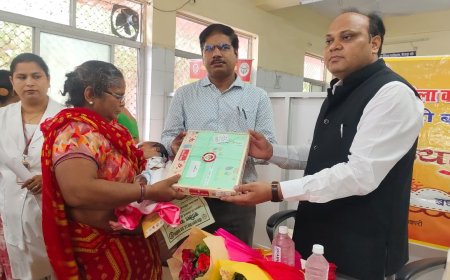जिला महिला कल्याण विभाग व जिला महिला चिकित्सालय मिर्जापुर के सौजन्य से जिला महिला चिकित्सालय मिर्जापुर के प्रांगण में कन्या जन्म उत्सव कार्यक्रम मनाया गया