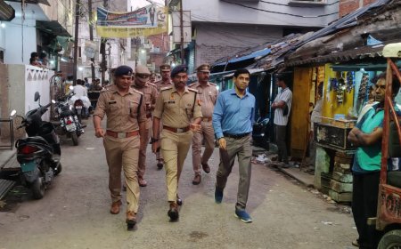 मोहर्रम को लेकर गोरखपुर में अलर्ट मोड पर प्रशासन, एसपी सिटी ने निकाला फ्लैग मार्च