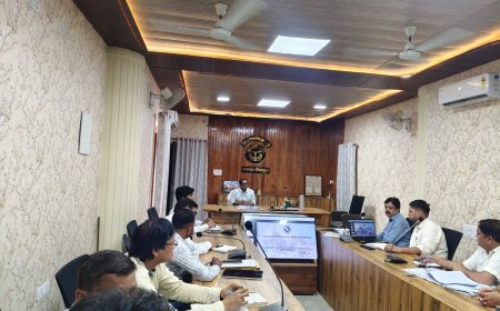 जिलाधिकारी चित्रकूट की अध्यक्षता में पर्यटन विभाग की विकास परियोजनाओं की समीक्षा बैठक संपन्न