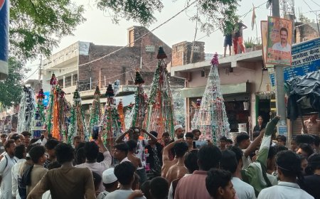 गमगीन माहौल में निकला मोहर्रम का जुलूस, कर्बला में सुपुर्द-ए-खाक हुए ताजिए
