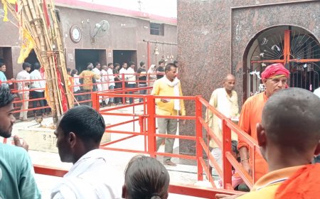 मंगलवार को बड़े बाबा के साप्ताहिक मेला में उमडा का जन सैलाव