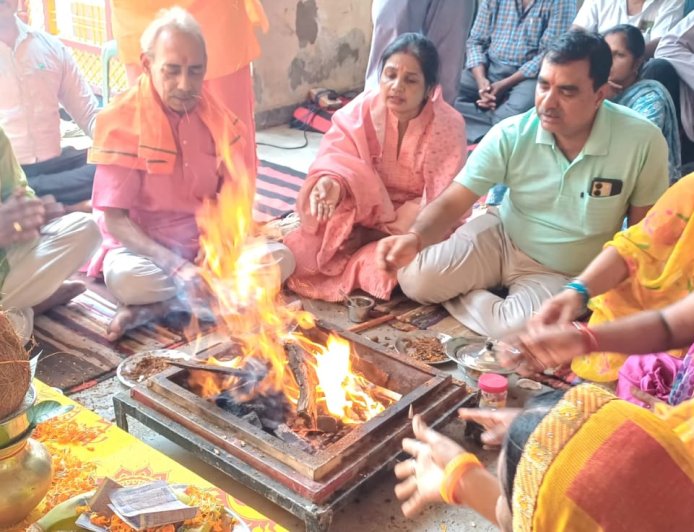 गोरखपुर के गायत्री चेतना केंद्र पर मासिक गायत्री महायज्ञ संपन्न, सनातन संस्कारों के संवर्धन पर जोर