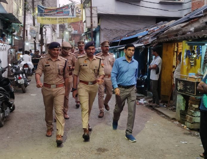 मोहर्रम को लेकर गोरखपुर में अलर्ट मोड पर प्रशासन, एसपी सिटी ने निकाला फ्लैग मार्च