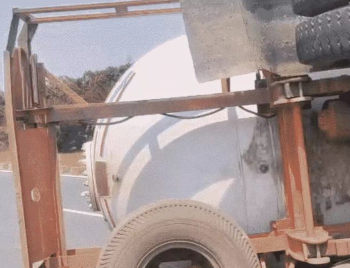 hp-gas-capsule-tanker-overturns-khorabar-gorakhpur