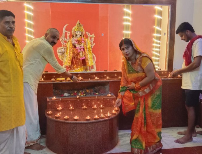 प्राण प्रतिष्ठा महोत्सव में दीपोत्सव एवं भजन संध्या का भव्य आयोजन, भक्ति में सराबोर हुए श्रद्धालु