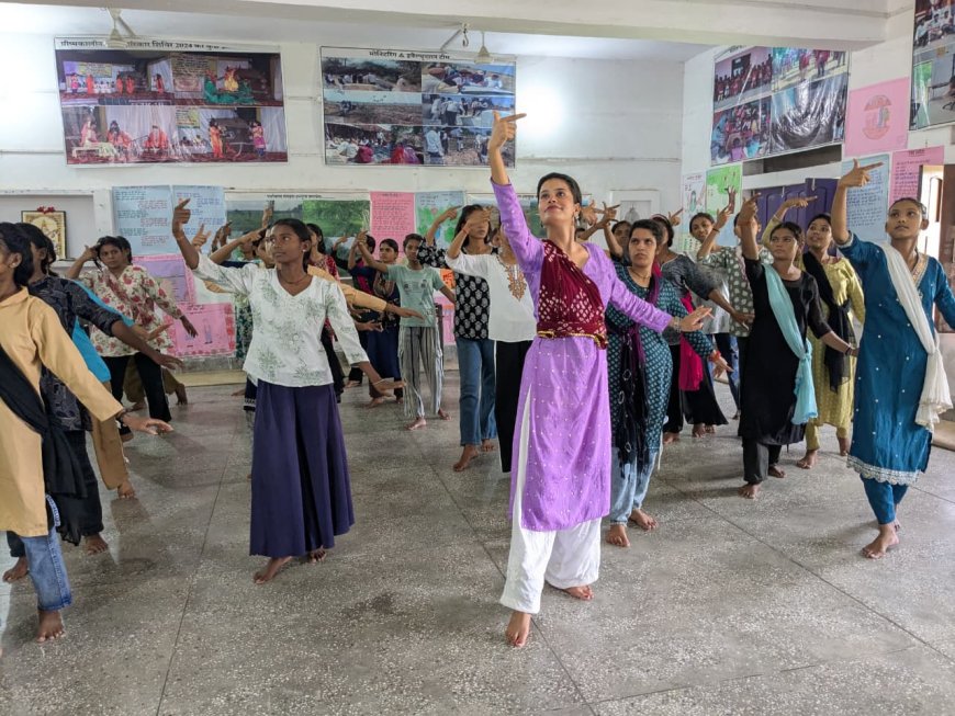 नारी सशक्तिकरण का संदेश देता आदिवासी बालिकाओं का कथक प्रशिक्षण का हुआ समापन ।