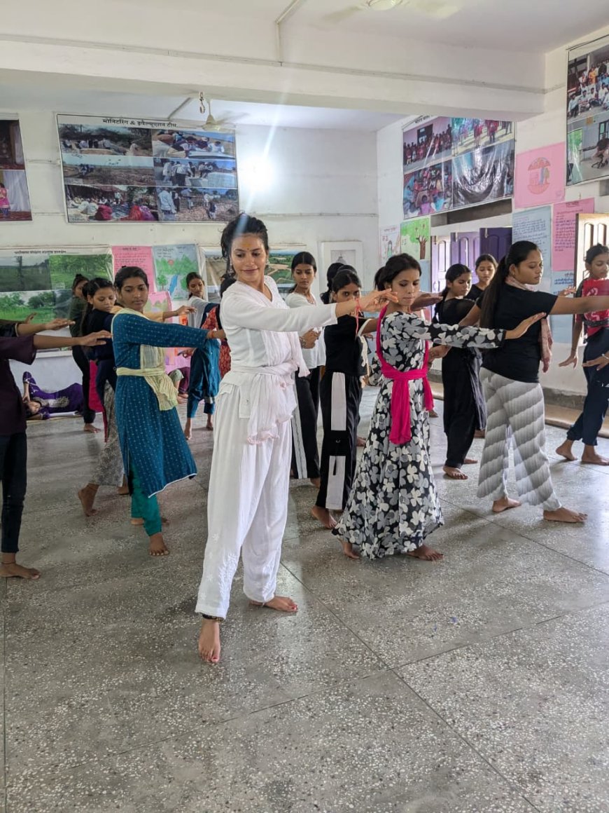 नारी सशक्तिकरण का संदेश देता आदिवासी बालिकाओं का कथक प्रशिक्षण का हुआ समापन ।