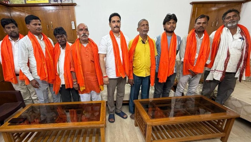 भाजपा की रीति-नीति जन-जन तक पहुंचाने के लिए  युवा नेता राहुल अवस्थी ने ग्राम प्रधानों के साथ की बैठक