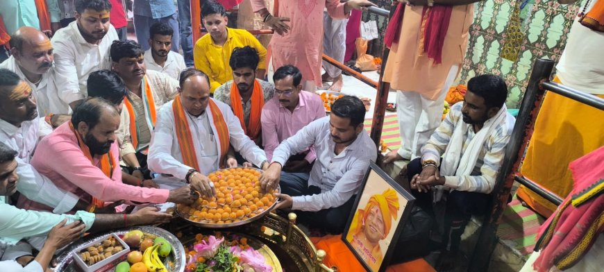 मुख्यमंत्री के जन्मदिवस पर लोधेश्वर महादेव में हुई विशेष पूजा,शरद अवस्थी ने बांटा लड्डू पूर्व विधायक शरद अवस्थी व कार्यकर्ताओं ने उनके दीर्घायु होने की कामना की