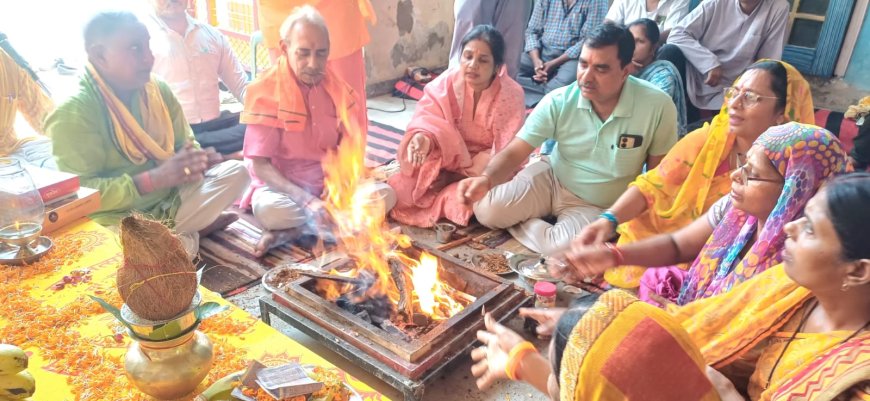 गोरखपुर के गायत्री चेतना केंद्र पर मासिक गायत्री महायज्ञ संपन्न, सनातन संस्कारों के संवर्धन पर जोर