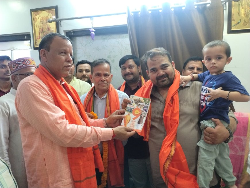 प्रबुद्ध जन सम्पर्क अभियान के तहत भाजपा जिलाध्यक्ष जनार्दन तिवारी ने खजनी में किया जनसंपर्क