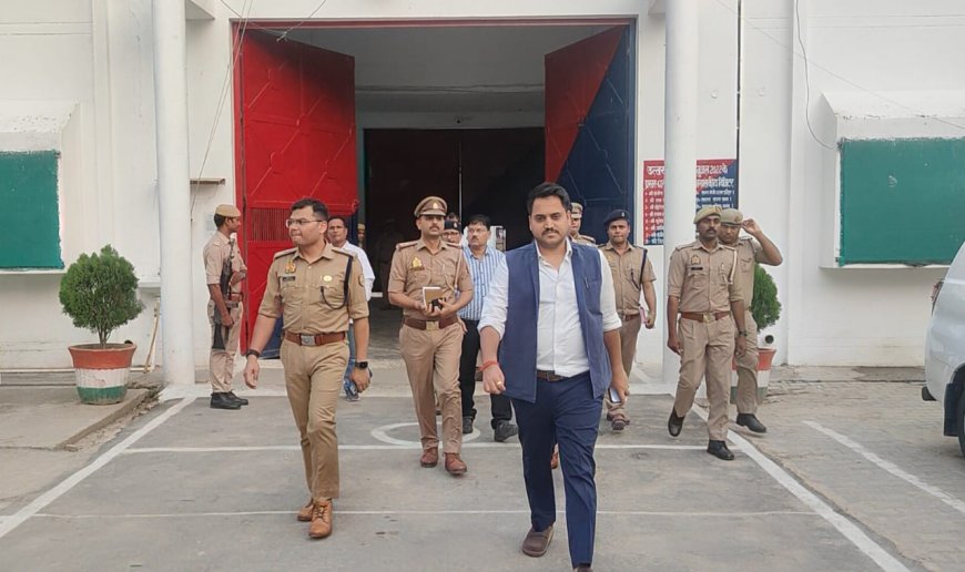 जिलाधिकारी सोनभद्र एवं पुलिस अधीक्षक सोनभद्र द्वारा जिला कारागार गुरमा का किया गया आकस्मिक निरीक्षण