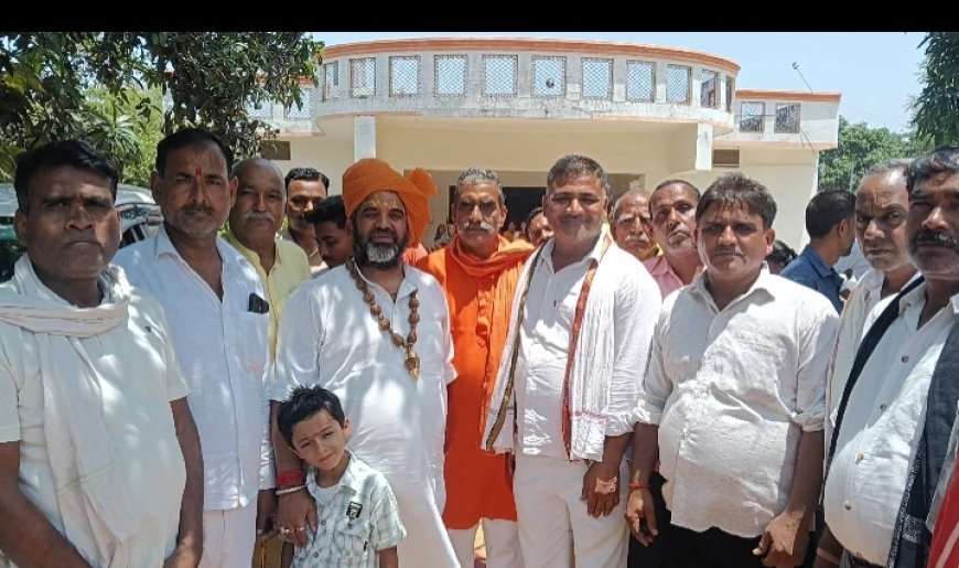 अयोध्या हनुमान गढी के महन्त बाबा बलराम दास का तिवारी पुरवा गांव में धार्मिक अनुष्ठान में भब्य स्वागत