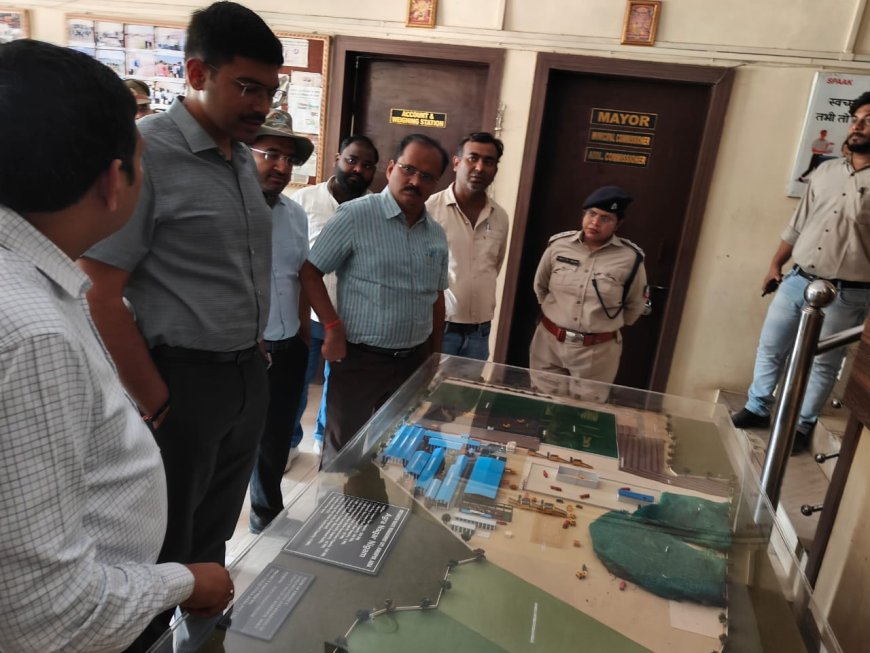 कुबेरपुर खत्ताघर पहुंचे डीएम, कचरा प्रबंधन परियोजनाओं का किया निरीक्षण