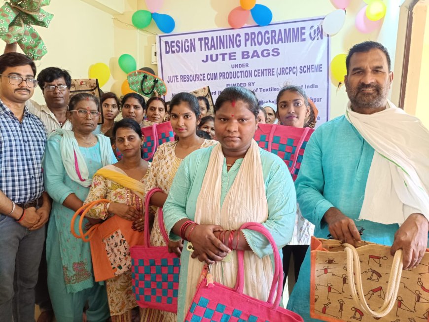 गोरखपुर में 35 दिवसीय जूट बैग प्रशिक्षण कार्यक्रम संपन्न, 20 महिलाओं को मिला प्रशिक्षण