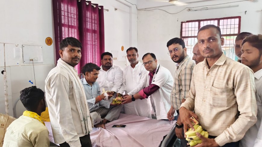 नेता प्रतिपक्ष राहुल गांधी के जन्म दिवस पर कांग्रेसियों ने संयुक्त चिकित्सालय सिरौलीगौसपुर में मरीजों को फल वितरित किया