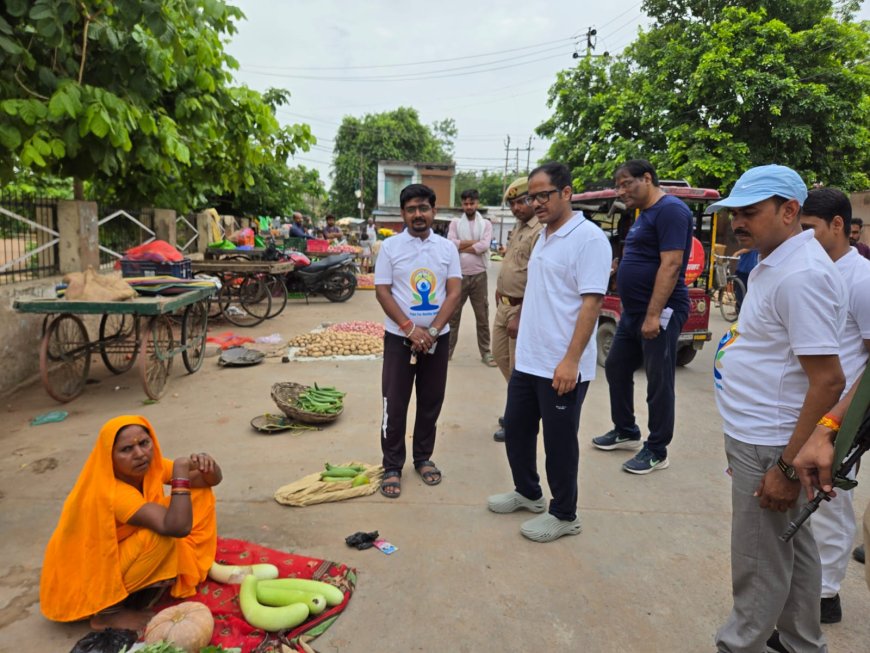 जिलाधिकारी पुलकित गर्ग ने नगर पालिका की सफाई व्यवस्था, वाहनों एवं जनसुविधाओं का किया औचक निरीक्षण, दिए कड़े निर्देश