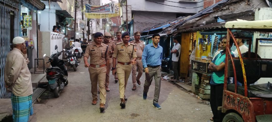 मोहर्रम को लेकर गोरखपुर में अलर्ट मोड पर प्रशासन, एसपी सिटी ने निकाला फ्लैग मार्च