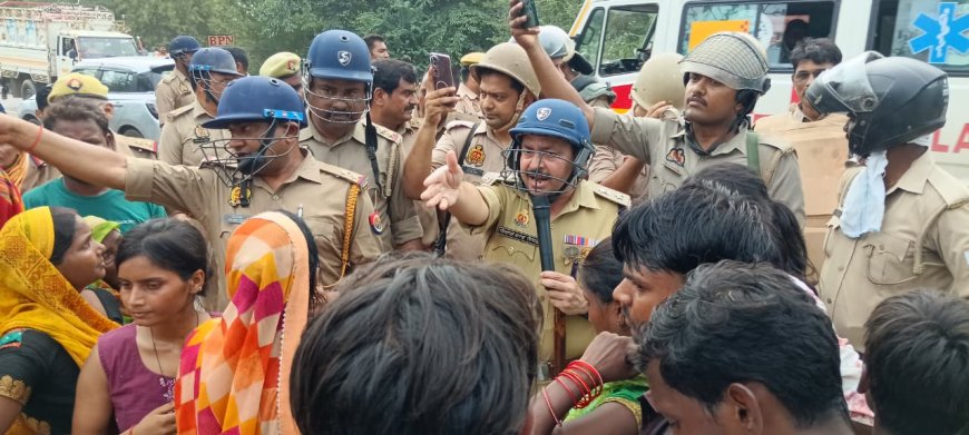 पॉलिटेक्निक छात्र की मौत पर बवाल, शव रखकर जाम के दौरान पथराव, कई पुलिसकर्मी घायल