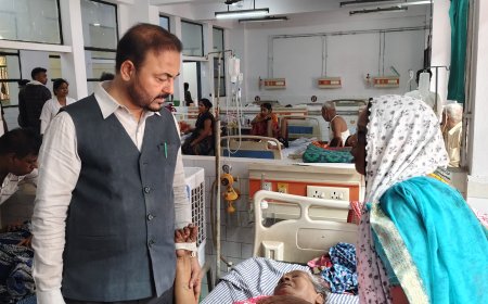 मंडलीय जिला अस्पताल में औचक निरीक्षण, OPD से नदारद 4 वरिष्ठ डॉक्टरों को कारण बताओ नोटिस
