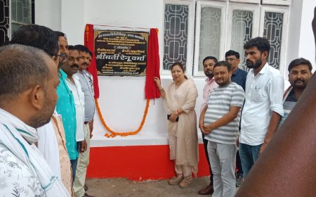 ब्लाक सभागार,शुलभ शौचालय, प्रेरणा कैण्टीन का ब्लाक प्रमुख रेनू वर्मा ने लोकार्पण किया