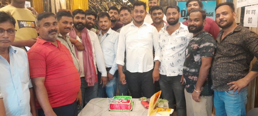 गोरखपुर में सपा प्रमुख अखिलेश यादव का जन्मदिन धूमधाम से मनाया, 2027 में सरकार बनाने का दावा