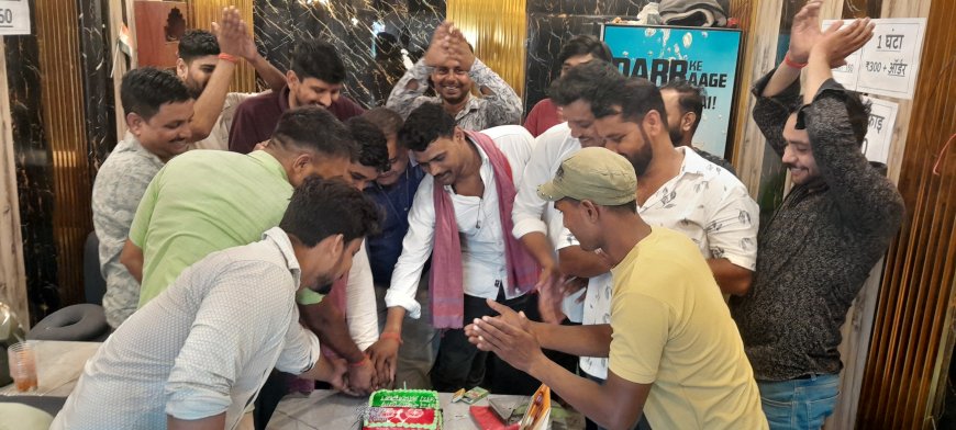 गोरखपुर में सपा प्रमुख अखिलेश यादव का जन्मदिन धूमधाम से मनाया, 2027 में सरकार बनाने का दावा