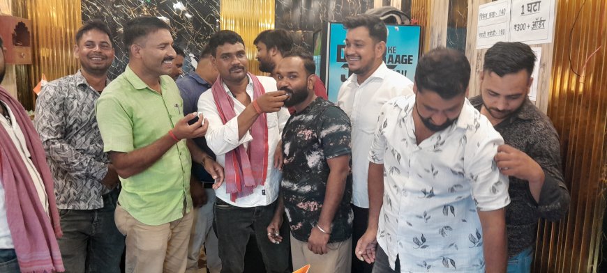 गोरखपुर में सपा प्रमुख अखिलेश यादव का जन्मदिन धूमधाम से मनाया, 2027 में सरकार बनाने का दावा